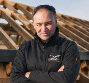 Cyril Chambade, pilote de drone professionnel spécialisé dans le nettoyage, l'inspection et les prises de vues dans les Landes